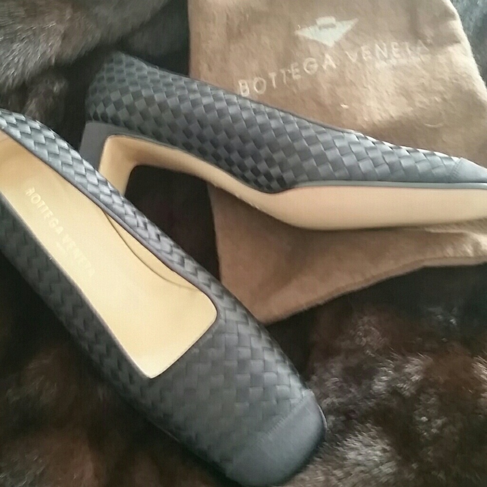 - Bottega Veneta Pumps   NWOT Host Pick